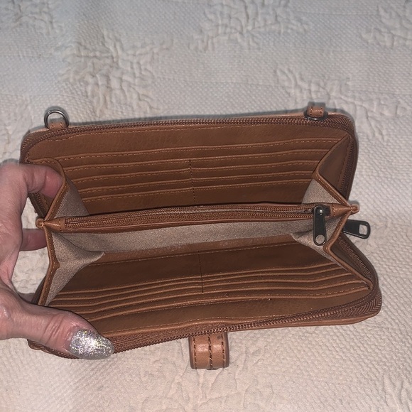 The SAk Irish, brown, smart phone, wallet - Picture 5 of 8